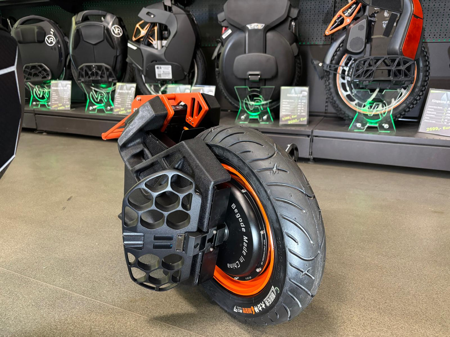 Begode Elektriskais unicikls Falcon ar 50 S baterijam un divam atsperem komplektā